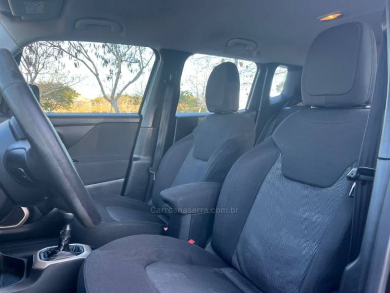 JEEP - RENEGADE - 2016/2016 - Preta - R$ 66.000,00