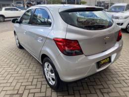 CHEVROLET - ONIX - 2013/2013 - Prata - R$ 46.000,00