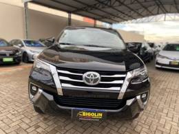 TOYOTA - HILUX SW4 - 2018/2018 - Preta - R$ 235.000,00