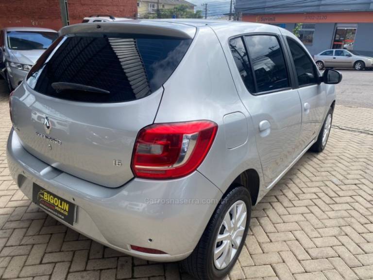 RENAULT - SANDERO - 2015/2015 - Prata - R$ 44.000,00