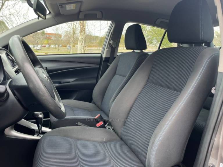 TOYOTA - YARIS - 2020/2020 - Cinza - R$ 83.000,00