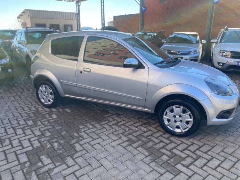 FORD - KA - 2013/2013 - Prata - R$ 32.000,00