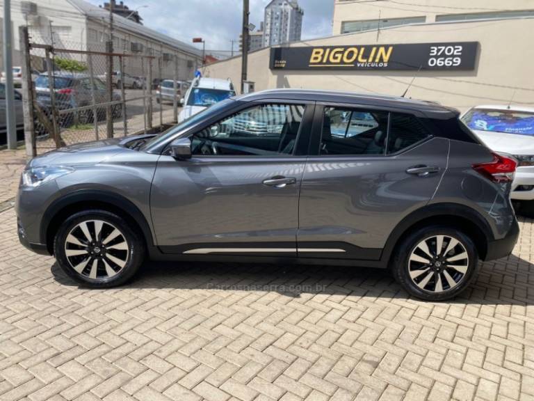 NISSAN - KICKS - 2017/2017 - Cinza - R$ 84.000,00