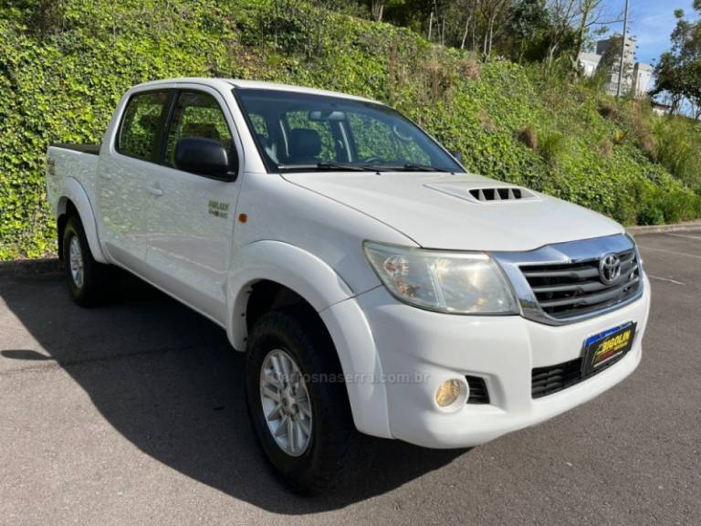 TOYOTA - HILUX - 2013/2013 - Branca - R$ 117.000,00