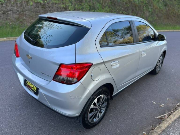 CHEVROLET - ONIX - 2016/2016 - Prata - R$ 61.000,00