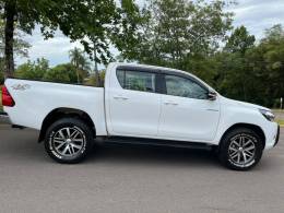 TOYOTA - HILUX - 2017/2017 - Branca - R$ 175.000,00