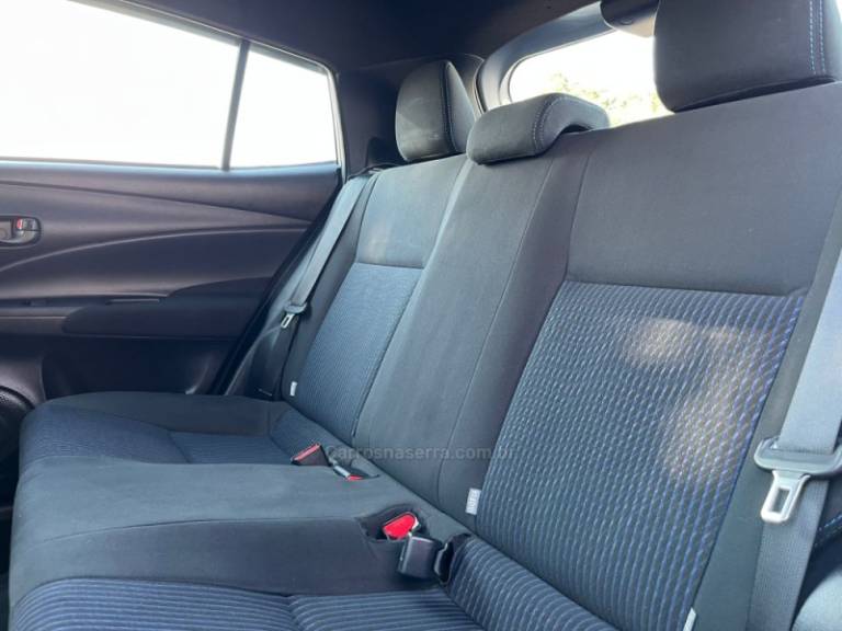 TOYOTA - YARIS - 2021/2021 - Prata - R$ 85.000,00
