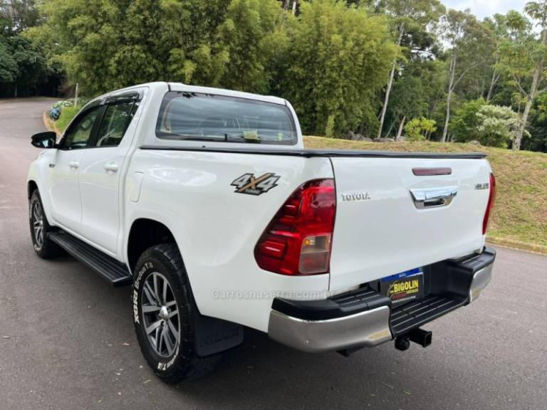 TOYOTA - HILUX - 2017/2017 - Branca - R$ 175.000,00
