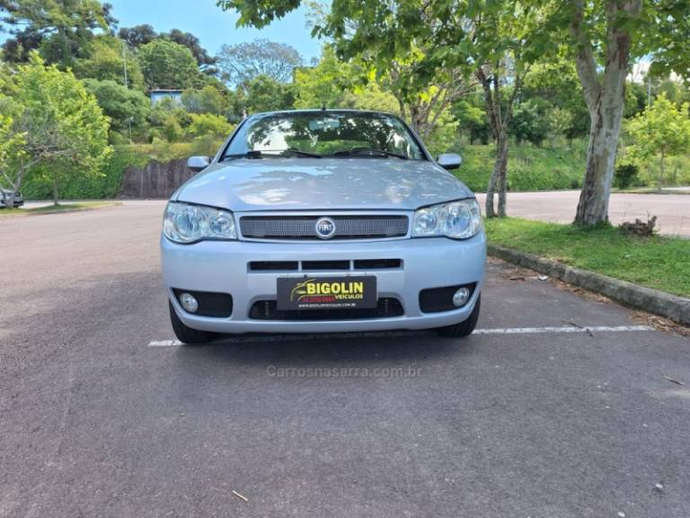 FIAT - PALIO - 2005/2005 - Prata - R$ 25.000,00