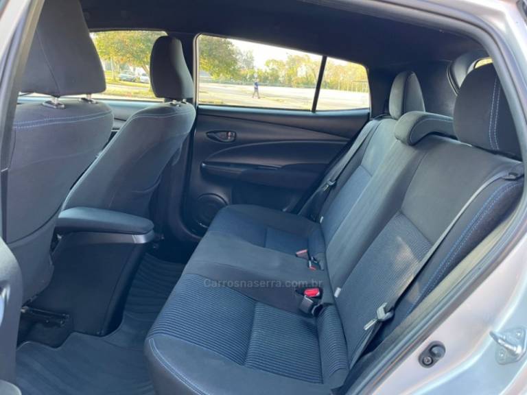 TOYOTA - YARIS - 2021/2021 - Prata - R$ 85.000,00
