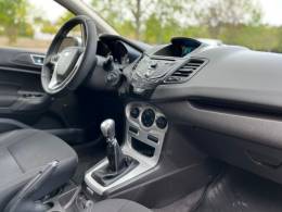 FORD - FIESTA - 2014/2014 - Prata - R$ 44.000,00