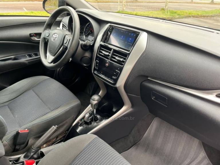 TOYOTA - YARIS - 2020/2020 - Cinza - R$ 83.000,00