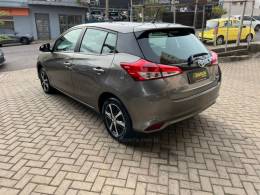 TOYOTA - YARIS - 2019/2019 - Cinza - R$ 86.000,00