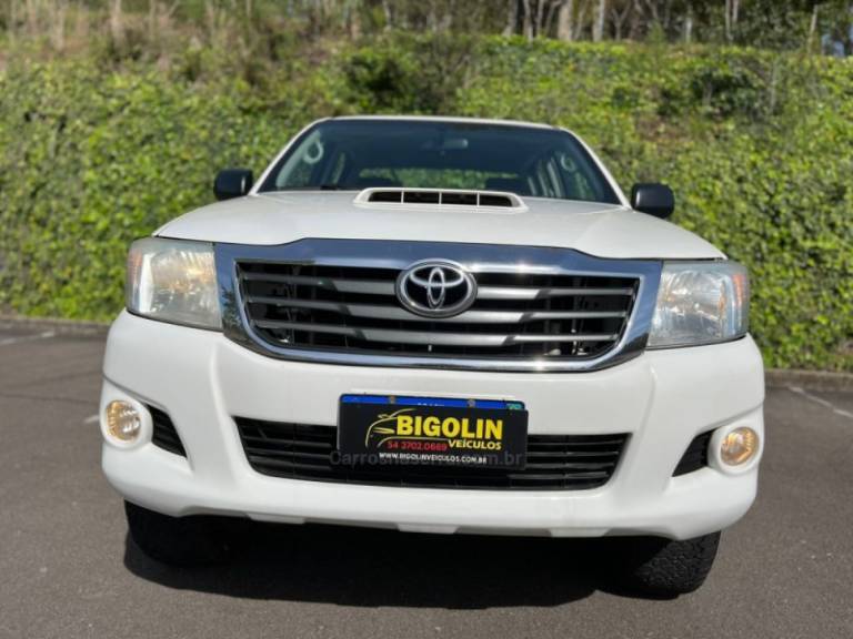 TOYOTA - HILUX - 2013/2013 - Branca - R$ 117.000,00