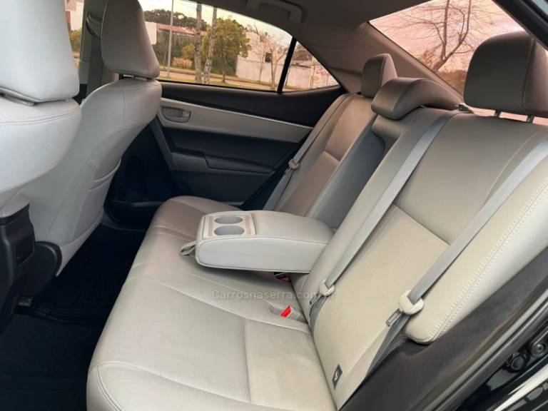 TOYOTA - COROLLA - 2018/2018 - Preta - R$ 94.000,00