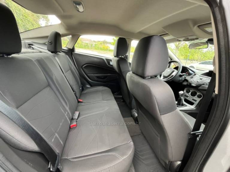 FORD - FIESTA - 2014/2014 - Prata - R$ 44.000,00
