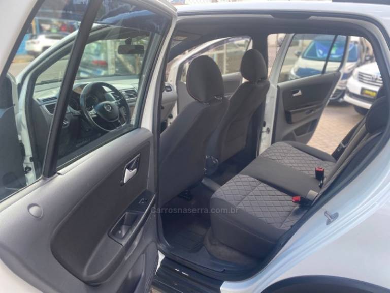 VOLKSWAGEN - FOX - 2018/2018 - Branca - R$ 62.000,00