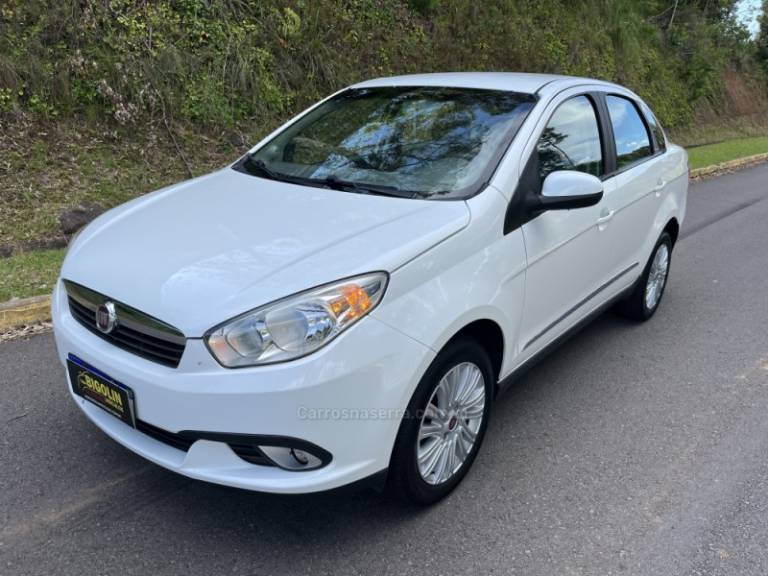 FIAT - SIENA - 2015/2015 - Branca - R$ 44.000,00