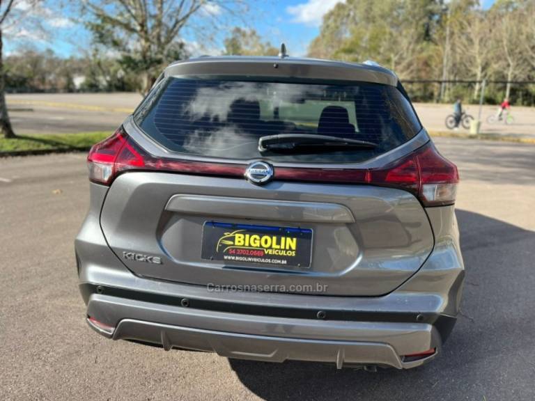 NISSAN - KICKS - 2022/2022 - Cinza - R$ 96.000,00