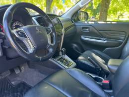 MITSUBISHI - L200 TRITON - 2022/2022 - Prata - R$ 202.000,00