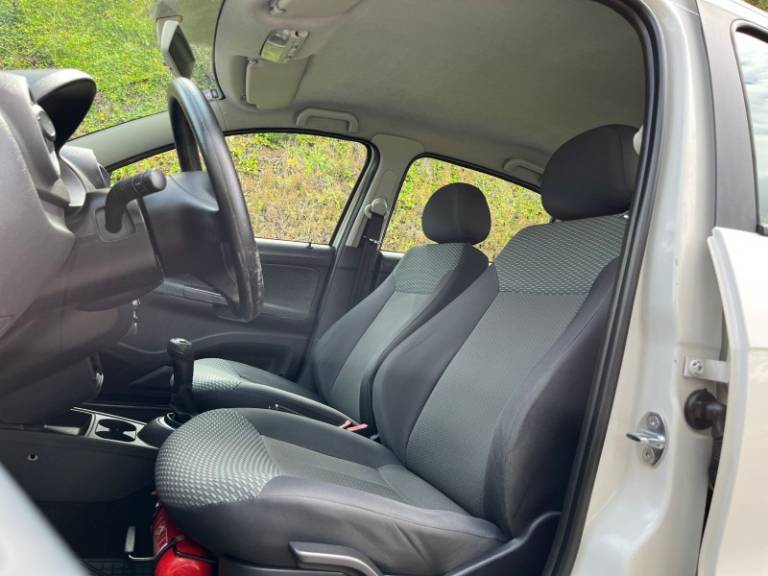 VOLKSWAGEN - GOL - 2012/2012 - Branca - R$ 33.000,00