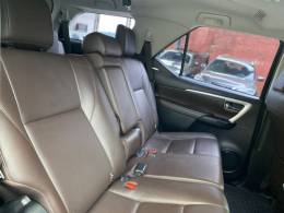 TOYOTA - HILUX SW4 - 2018/2018 - Preta - R$ 235.000,00
