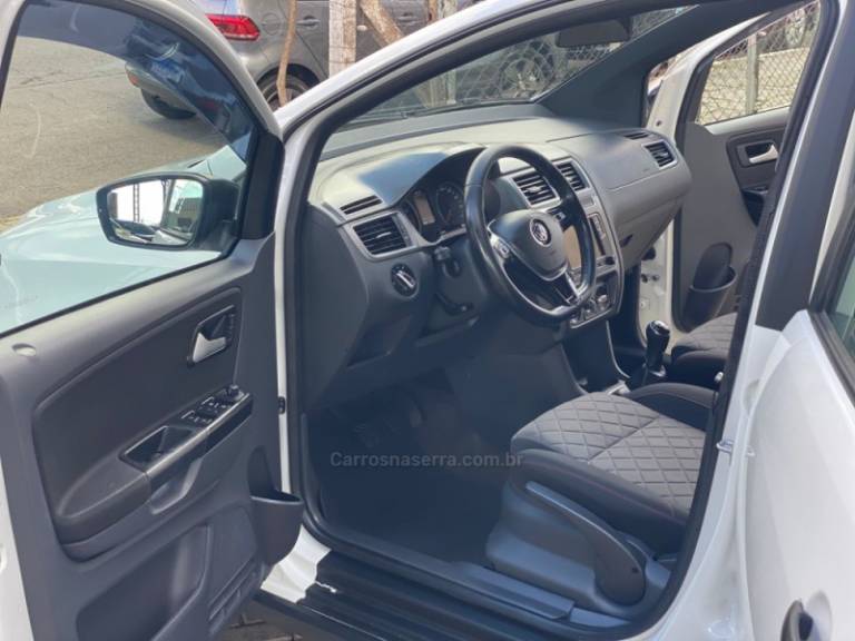 VOLKSWAGEN - FOX - 2018/2018 - Branca - R$ 62.000,00