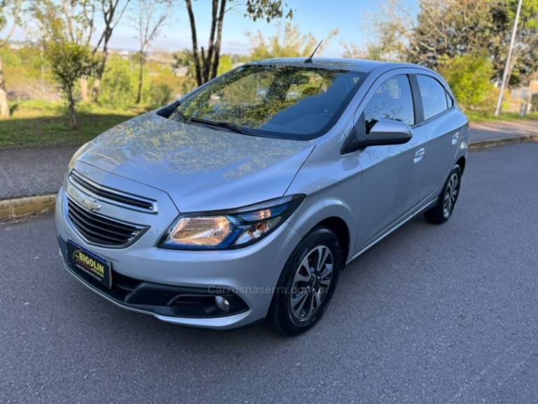 CHEVROLET - ONIX - 2016/2016 - Prata - R$ 61.000,00