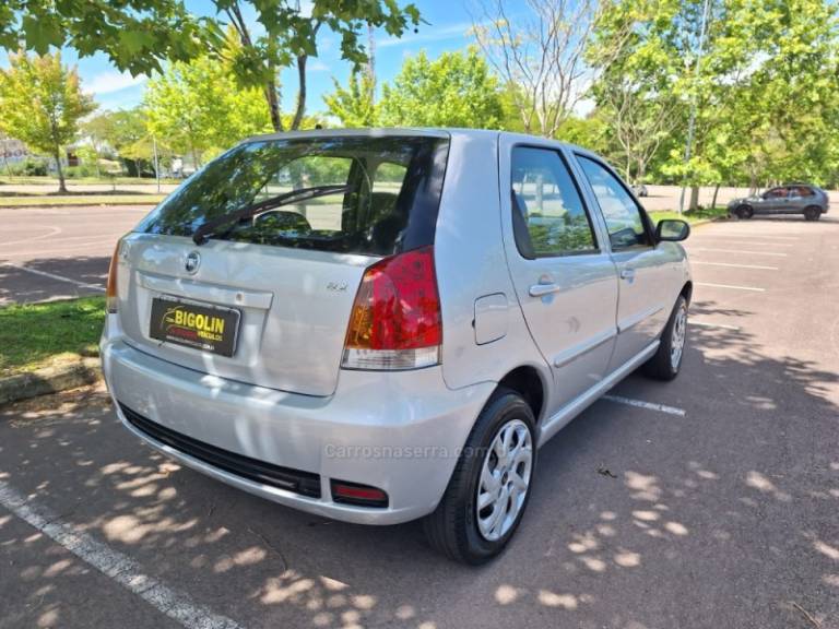 FIAT - PALIO - 2005/2005 - Prata - R$ 25.000,00