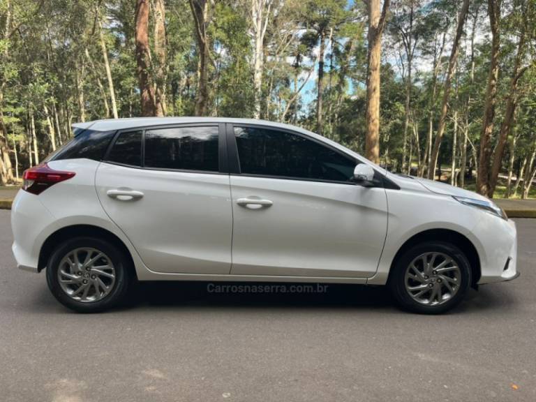 TOYOTA - YARIS - 2025/2025 - Branca - R$ 113.000,00