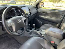 TOYOTA - HILUX - 2013/2013 - Branca - R$ 117.000,00