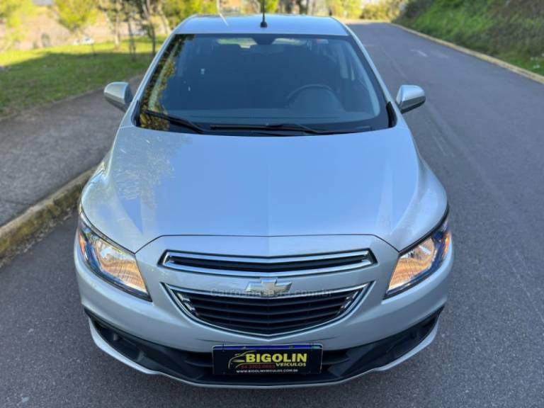 CHEVROLET - ONIX - 2016/2016 - Prata - R$ 61.000,00