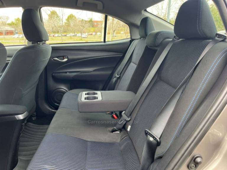 TOYOTA - YARIS - 2020/2020 - Cinza - R$ 83.000,00