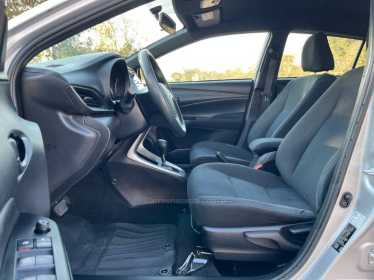 TOYOTA - YARIS - 2021/2021 - Prata - R$ 85.000,00