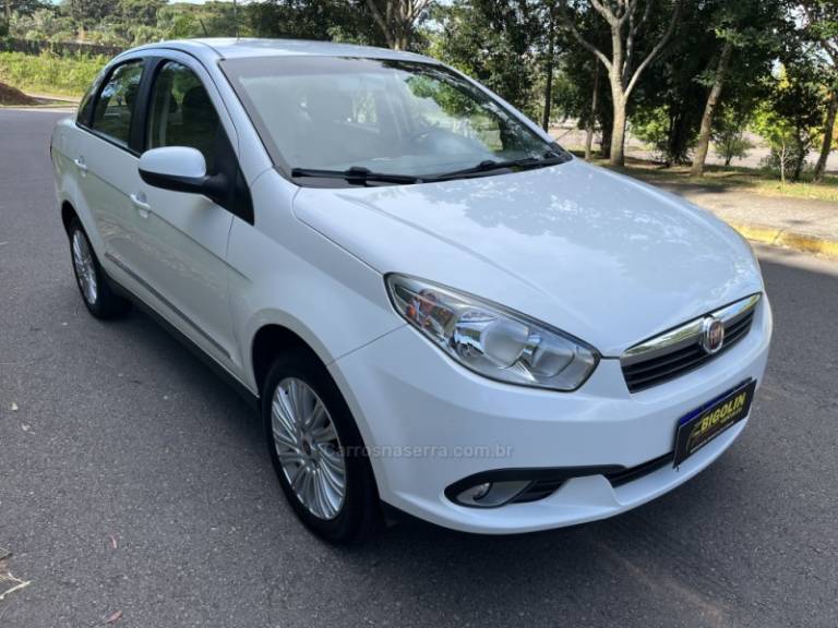 FIAT - SIENA - 2015/2015 - Branca - R$ 44.000,00