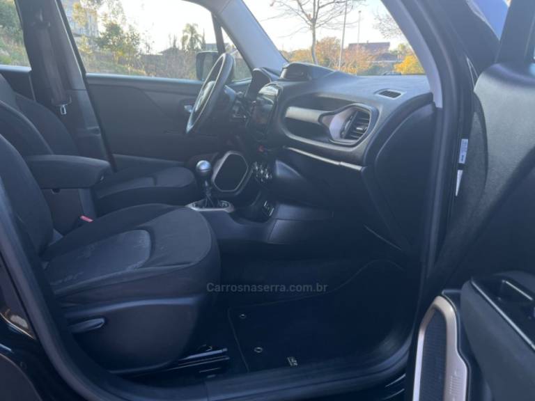 JEEP - RENEGADE - 2016/2016 - Preta - R$ 66.000,00