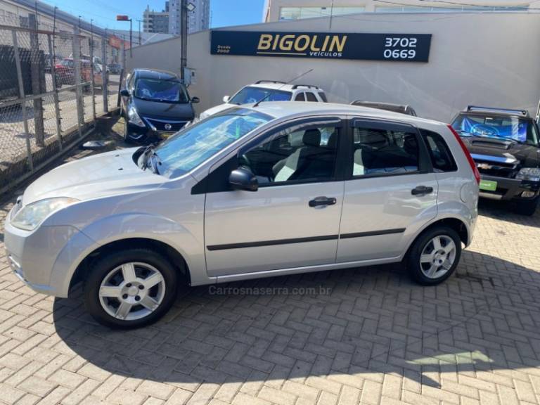 FORD - FIESTA - 2009/2009 - Prata - R$ 26.000,00