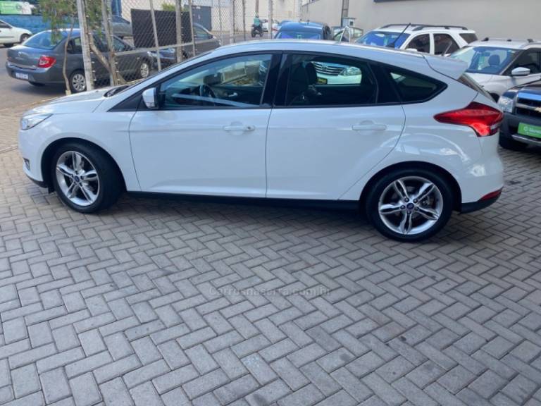 FORD - FOCUS - 2018/2018 - Branca - R$ 78.000,00