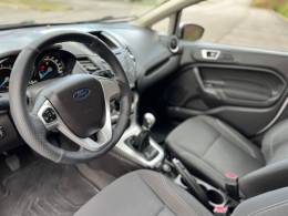 FORD - FIESTA - 2014/2014 - Prata - R$ 44.000,00