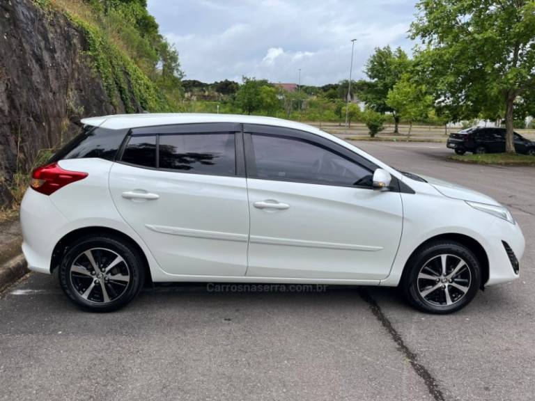 TOYOTA - YARIS - 2019/2019 - Branca - R$ 79.000,00