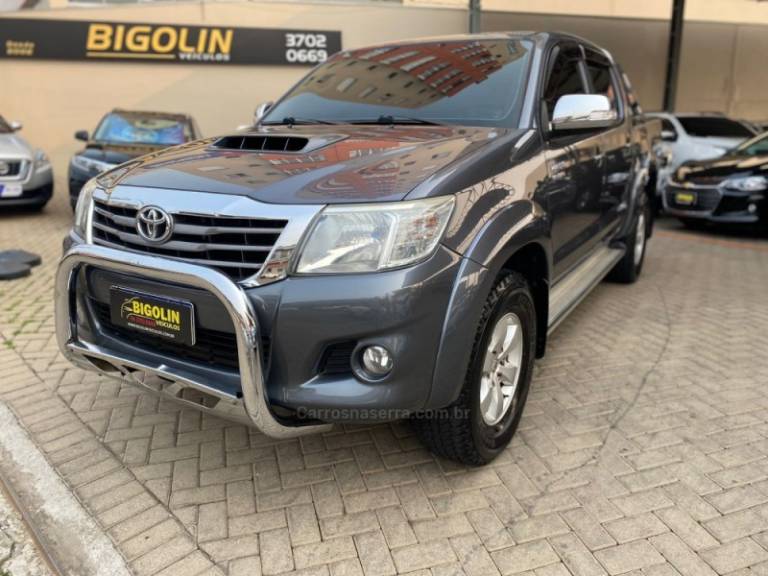 TOYOTA - HILUX - 2014/2014 - Cinza - R$ 144.000,00