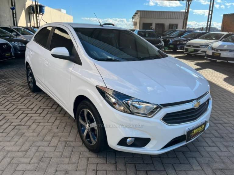 CHEVROLET - ONIX - 2017/2017 - Branca - R$ 67.000,00