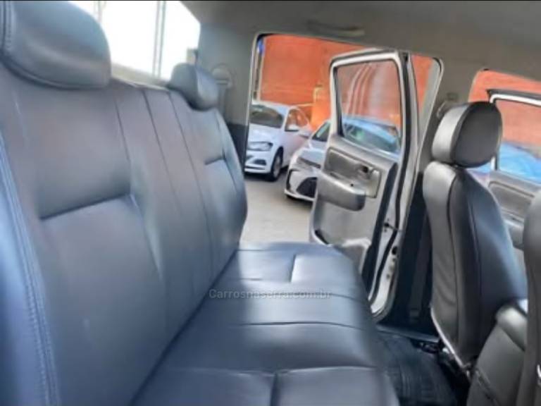 TOYOTA - HILUX - 2013/2013 - Branca - R$ 129.000,00
