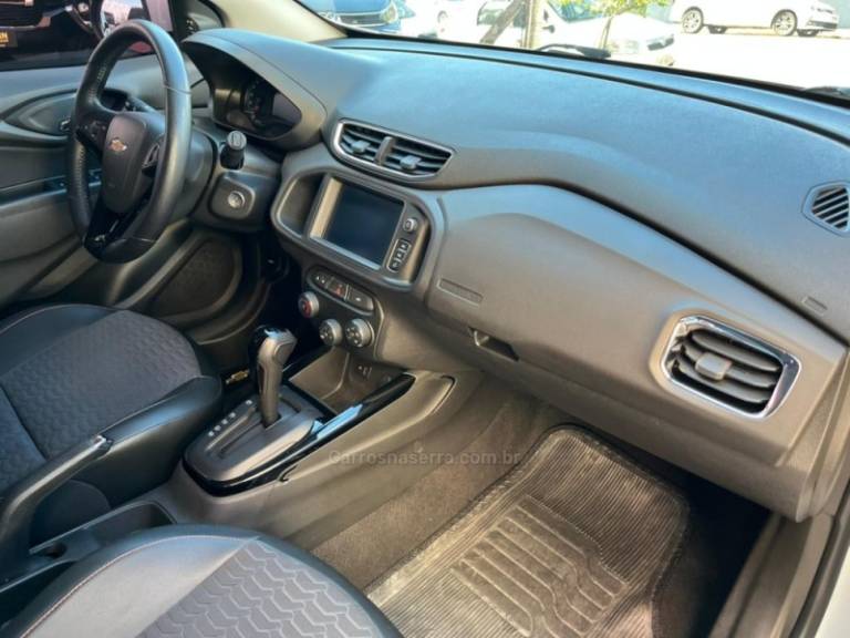 CHEVROLET - ONIX - 2017/2017 - Branca - R$ 67.000,00