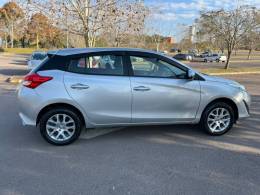 TOYOTA - YARIS - 2021/2021 - Prata - R$ 85.000,00