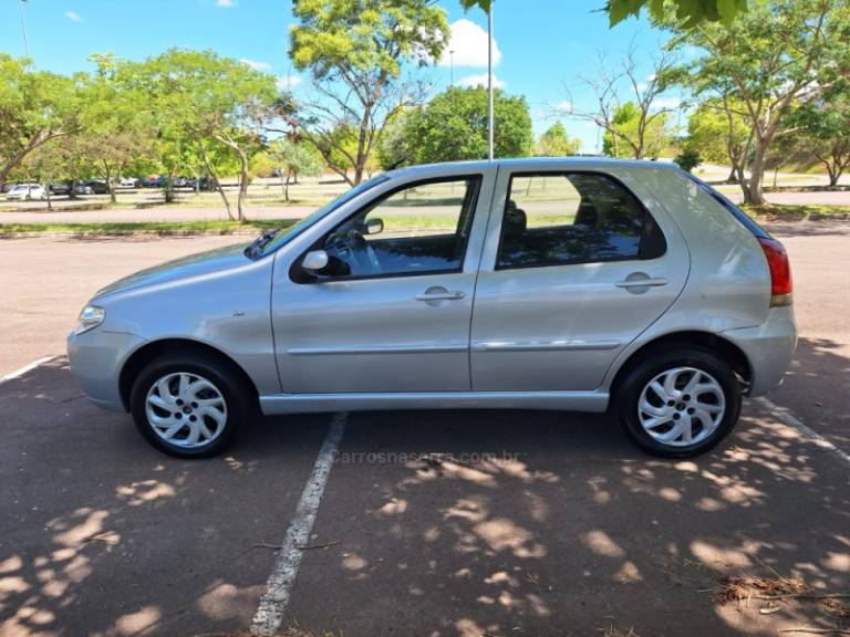 FIAT - PALIO - 2005/2005 - Prata - R$ 25.000,00