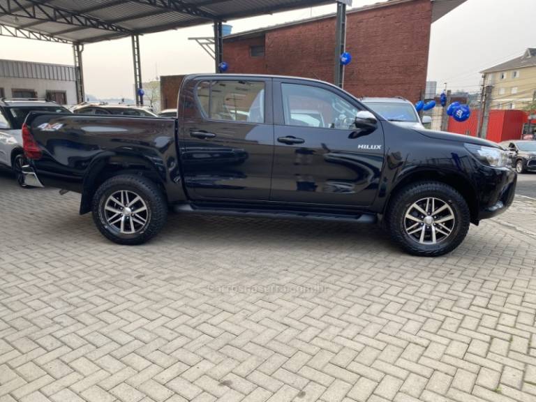 TOYOTA - HILUX - 2018/2018 - Preta - R$ 185.000,00