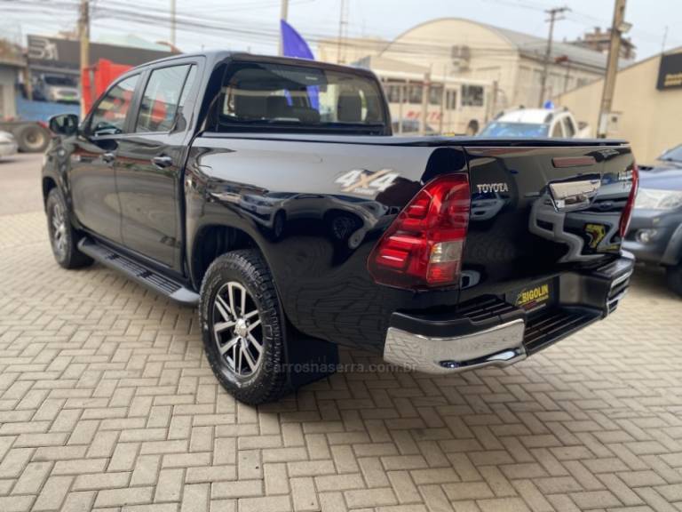 TOYOTA - HILUX - 2018/2018 - Preta - R$ 185.000,00