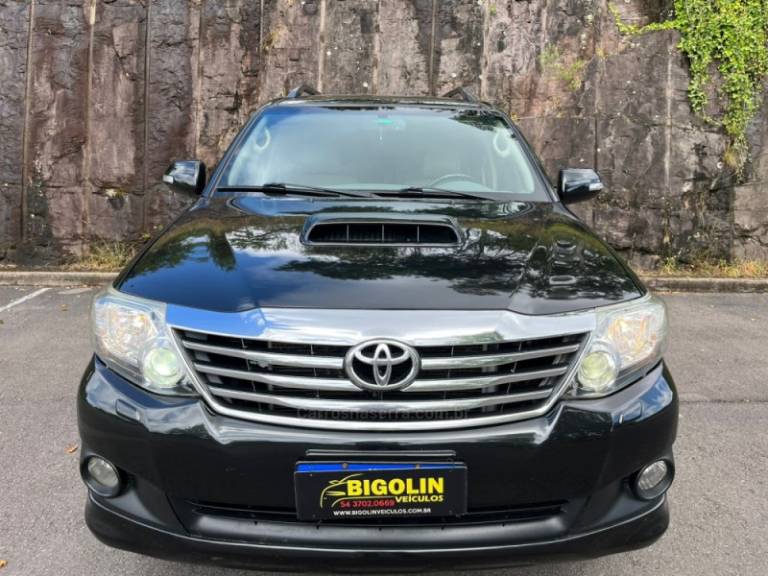 TOYOTA - HILUX SW4 - 2013/2013 - Preta - R$ 139.000,00