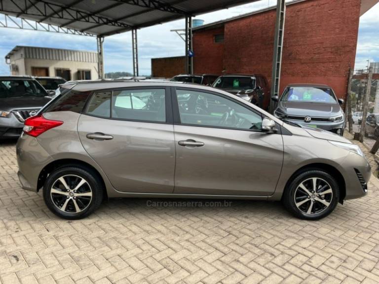 TOYOTA - YARIS - 2019/2019 - Cinza - R$ 86.000,00